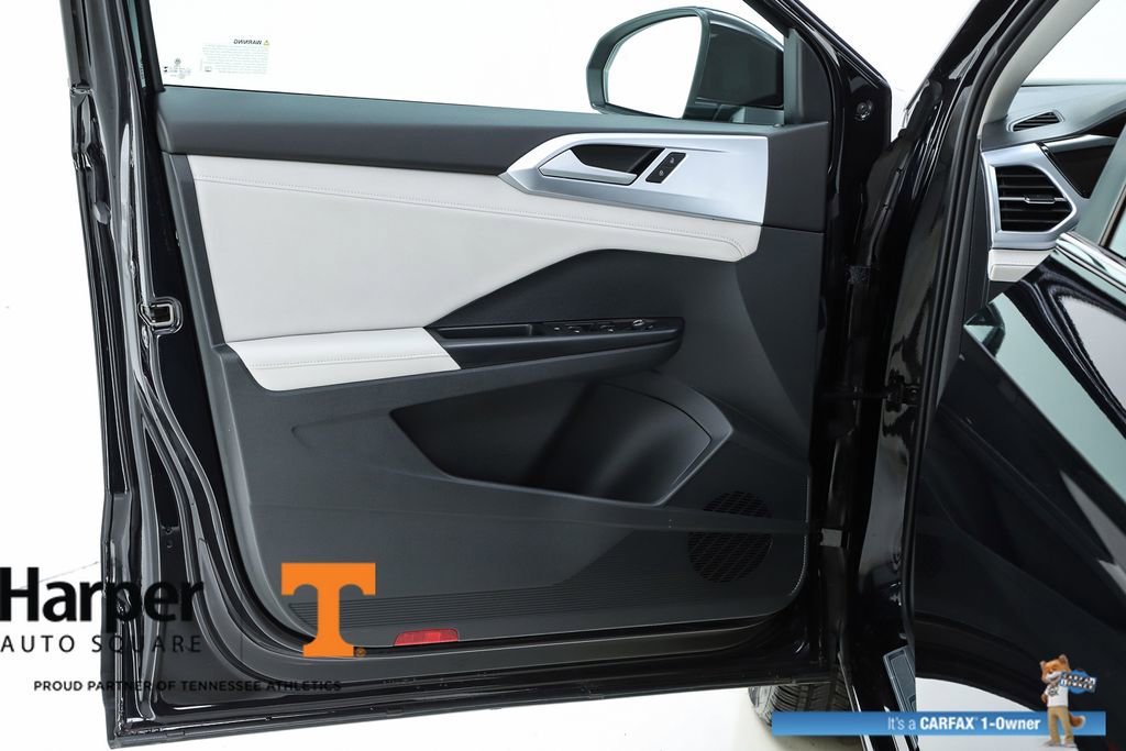 Used 2025 Volkswagen Taos SE image 18