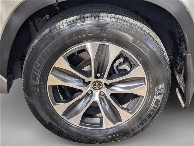 Used 2023 Toyota Highlander XLE image 24