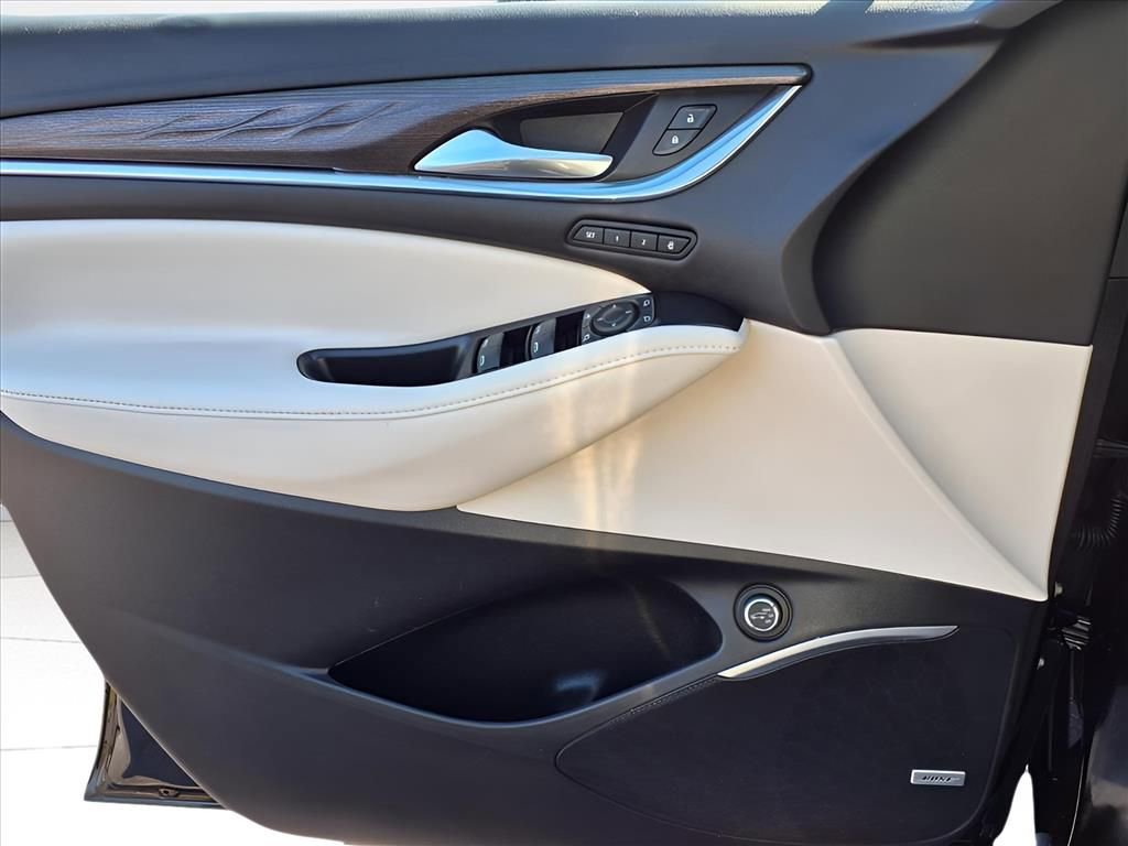 Used 2022 Buick Enclave Avenir w/ Avenir Technology Package image 20