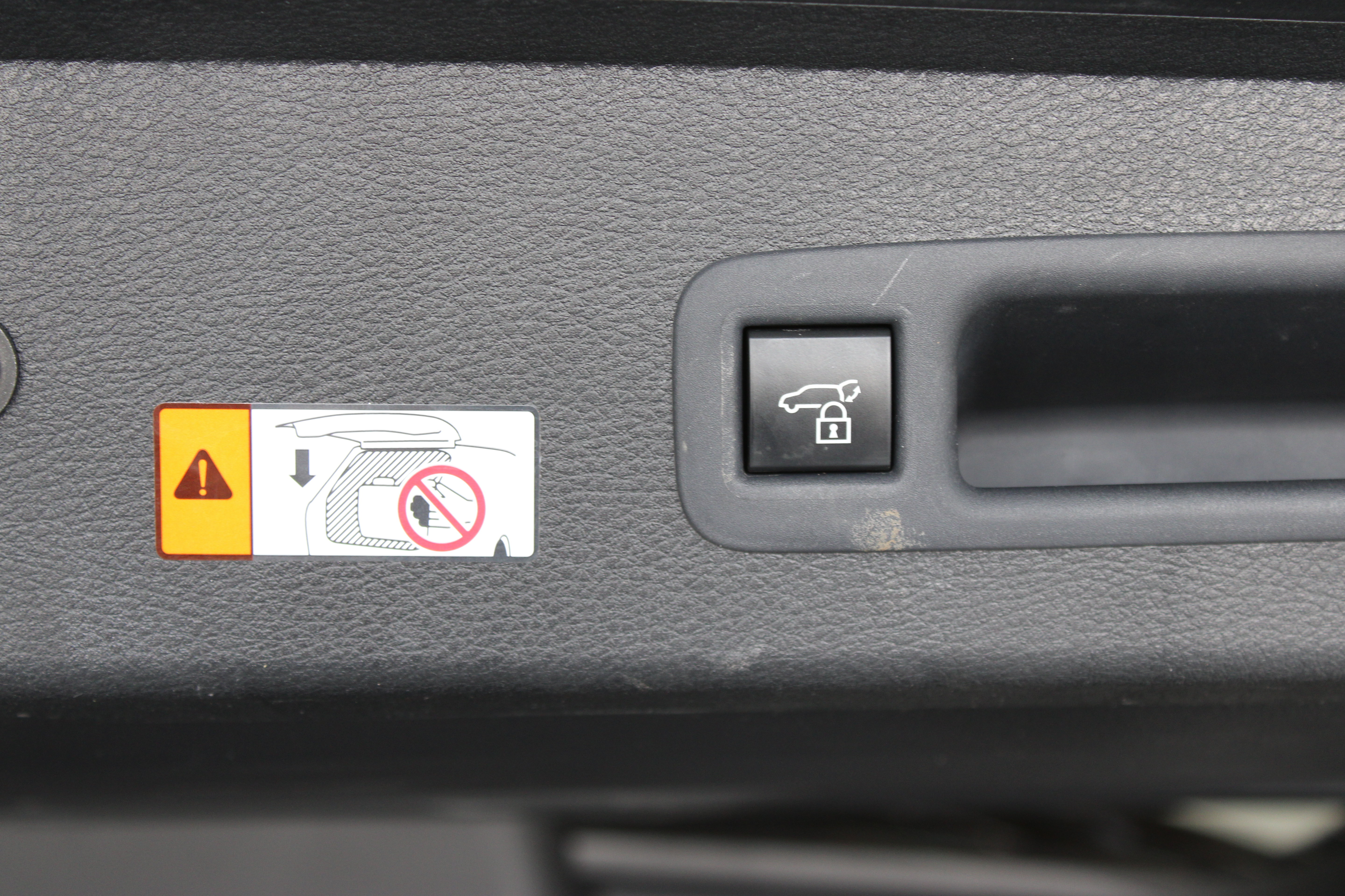Certified 2025 Toyota Sienna XLE Woodland Edition AWD/4WD image 35