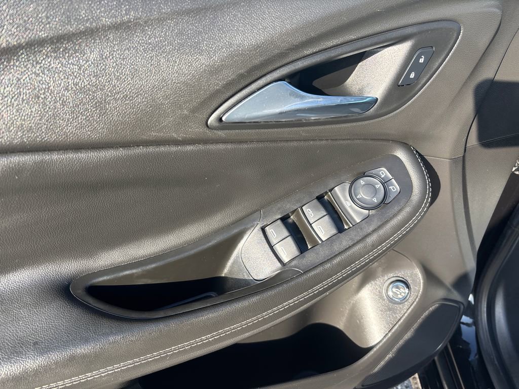 Used 2021 Buick Encore GX Select w/ Sport Touring Package image 16