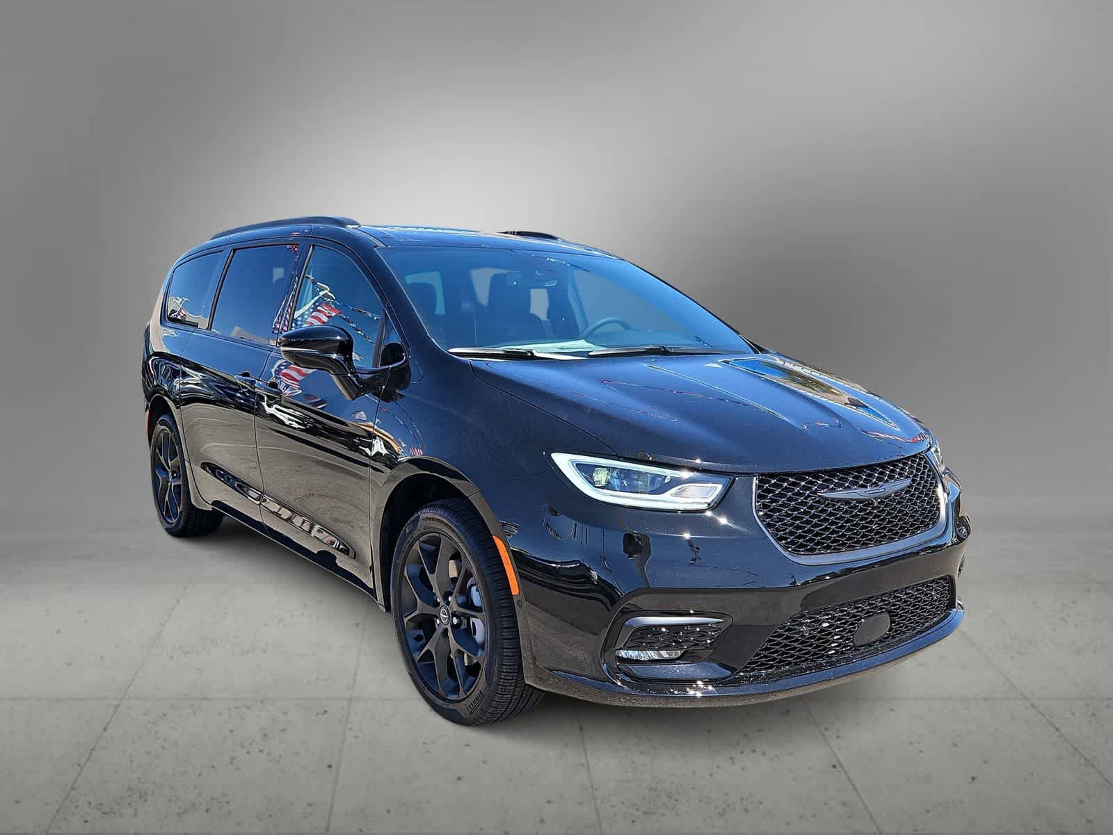 New 2026 Chrysler Pacifica Limited AWD/4WD image 2