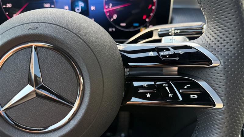 Used 2025 Mercedes-Benz GLC 300 image 31