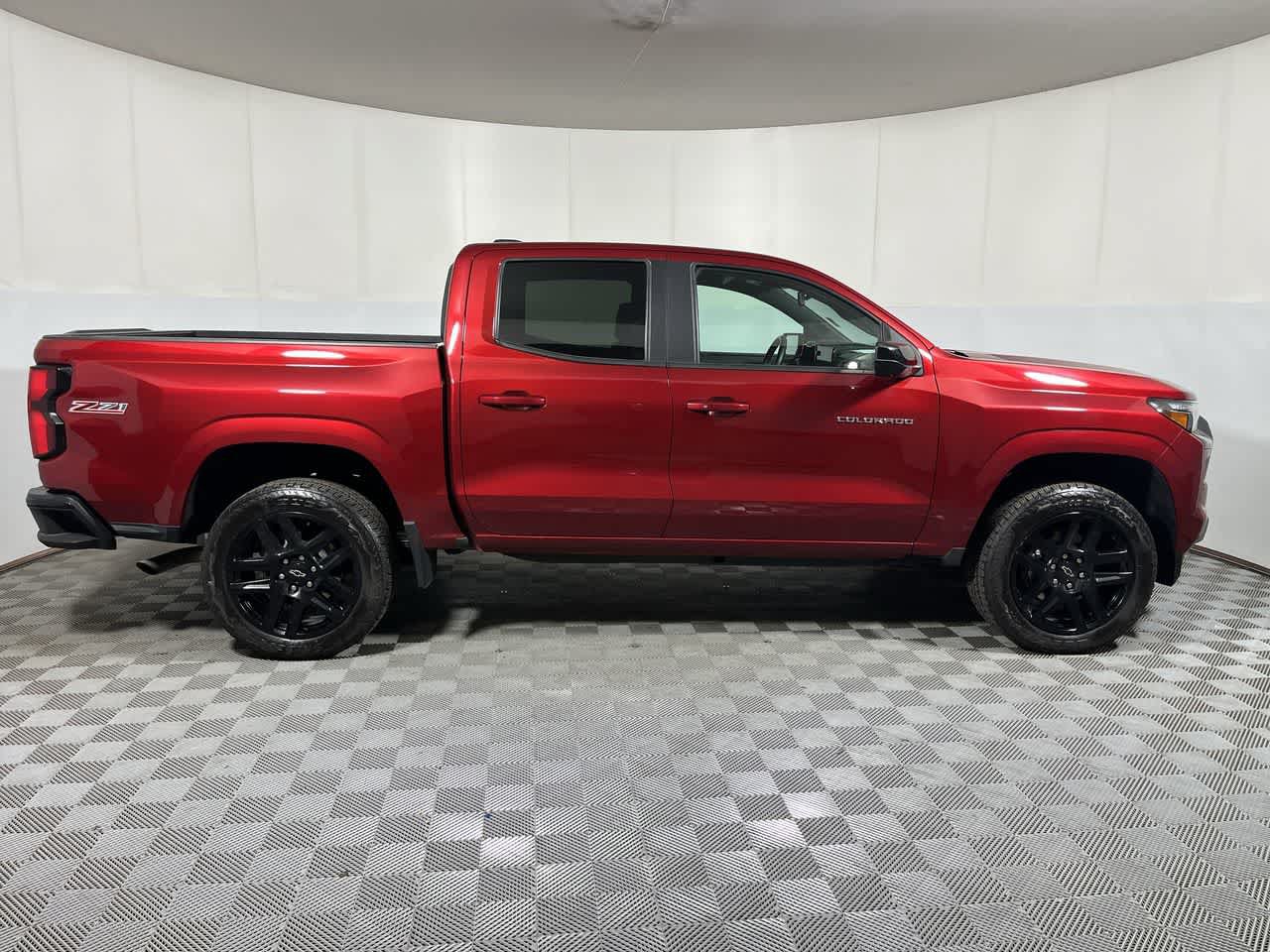 Used 2024 Chevrolet Colorado Z71 w/ Z71 Convenience Package 2 AWD/4WD image 9