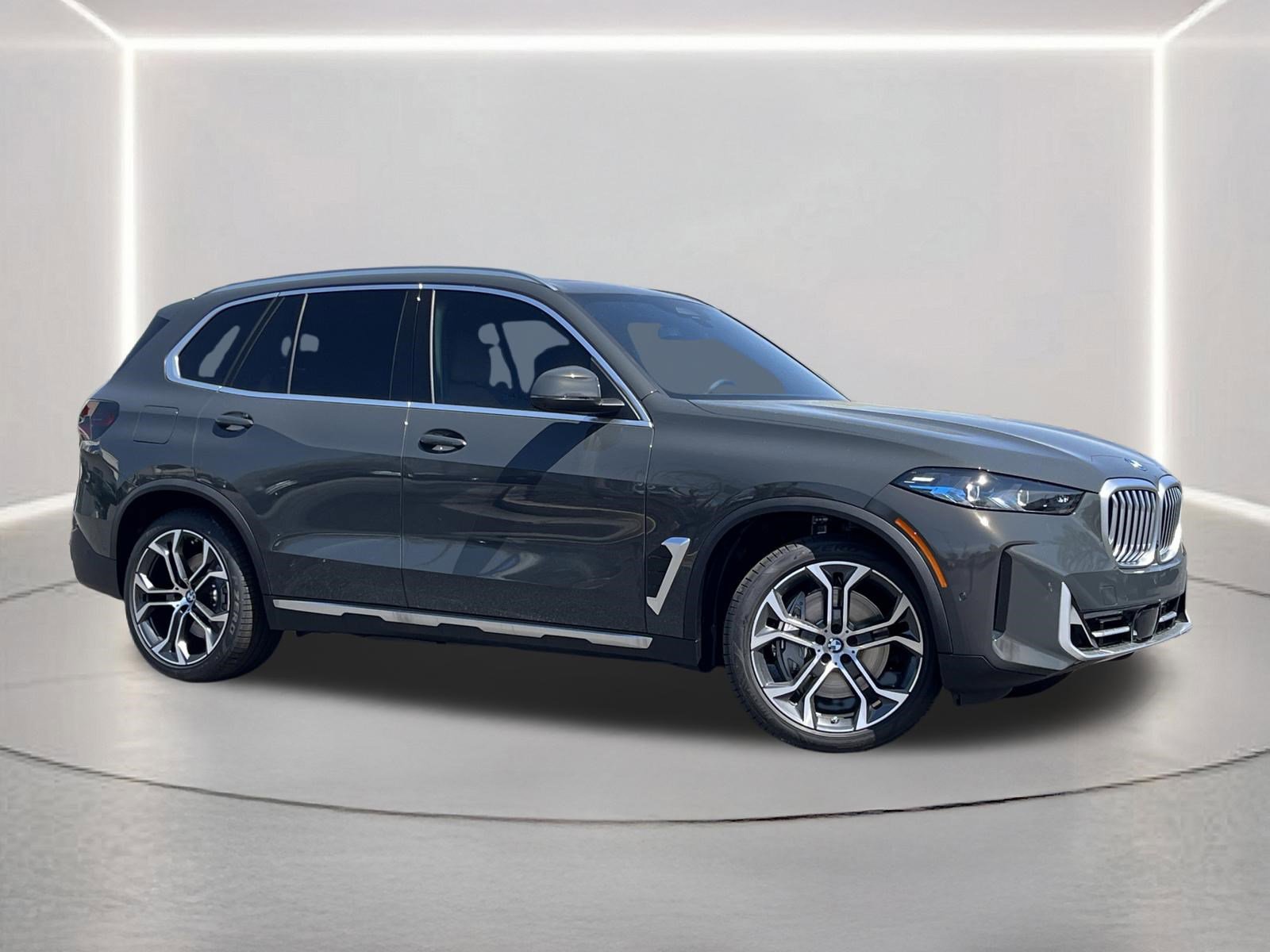 New 2026 BMW X5 xDrive50e w/ Premium Package AWD/4WD image 2