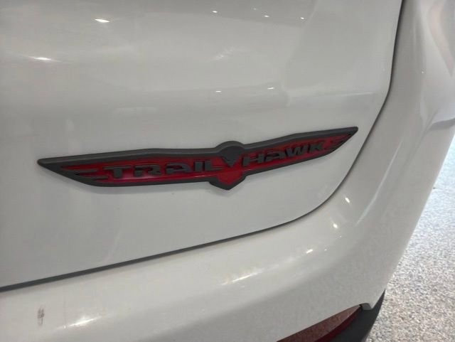 Used 2025 Jeep Compass Trailhawk AWD/4WD image 9