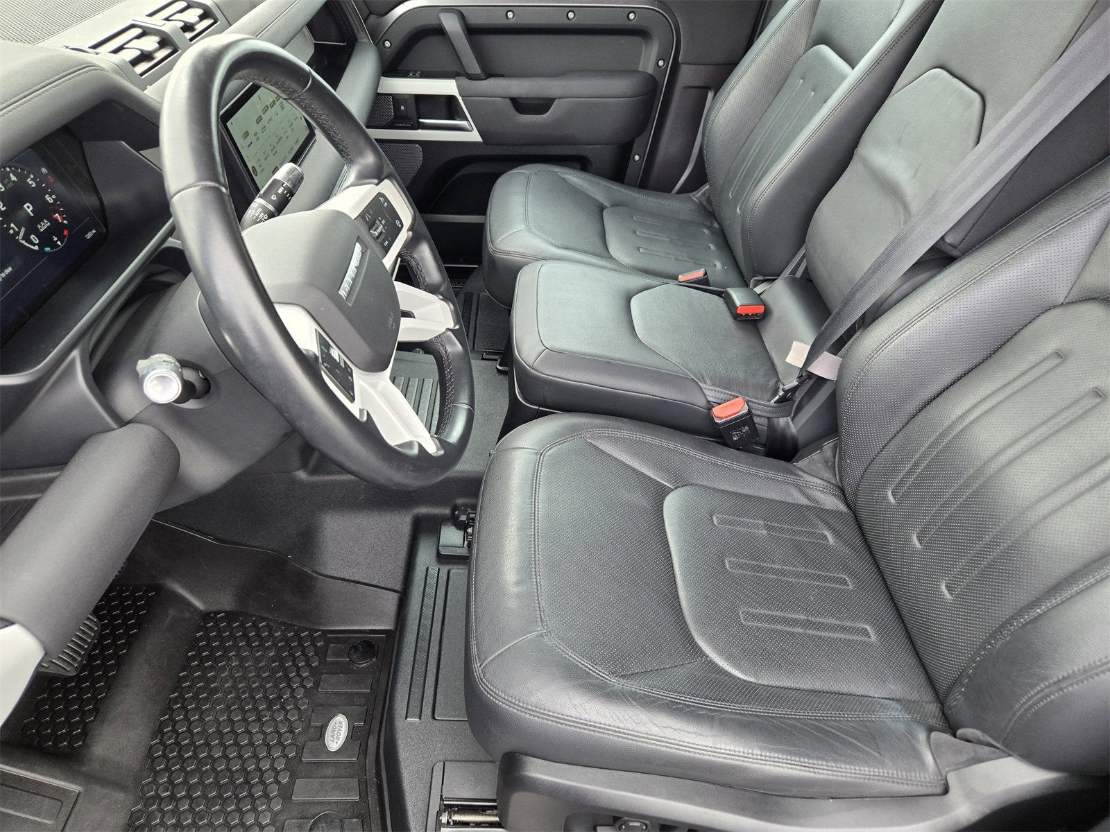 Used 2021 Land Rover Defender 90 First Edition image 11