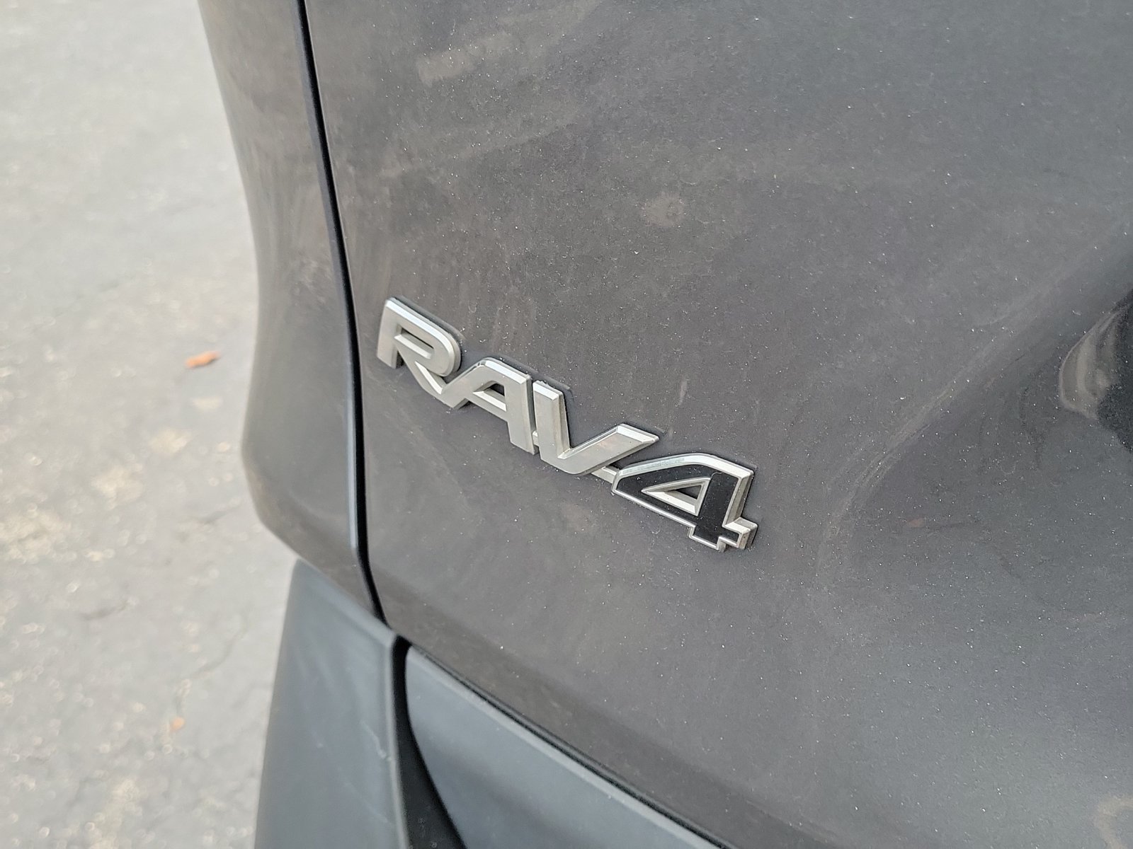 Used 2019 Toyota RAV4 XLE Premium FWD image 8