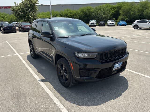 Used 2023 Jeep Grand Cherokee Altitude RWD image 7