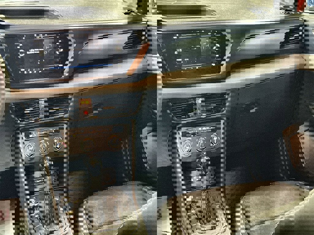 Used 2022 Volkswagen Taos SE image 26