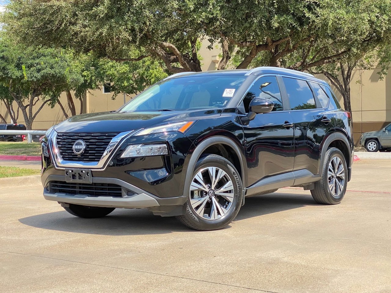 Used 2023 Nissan Rogue SV w/ SV Premium Package image 3