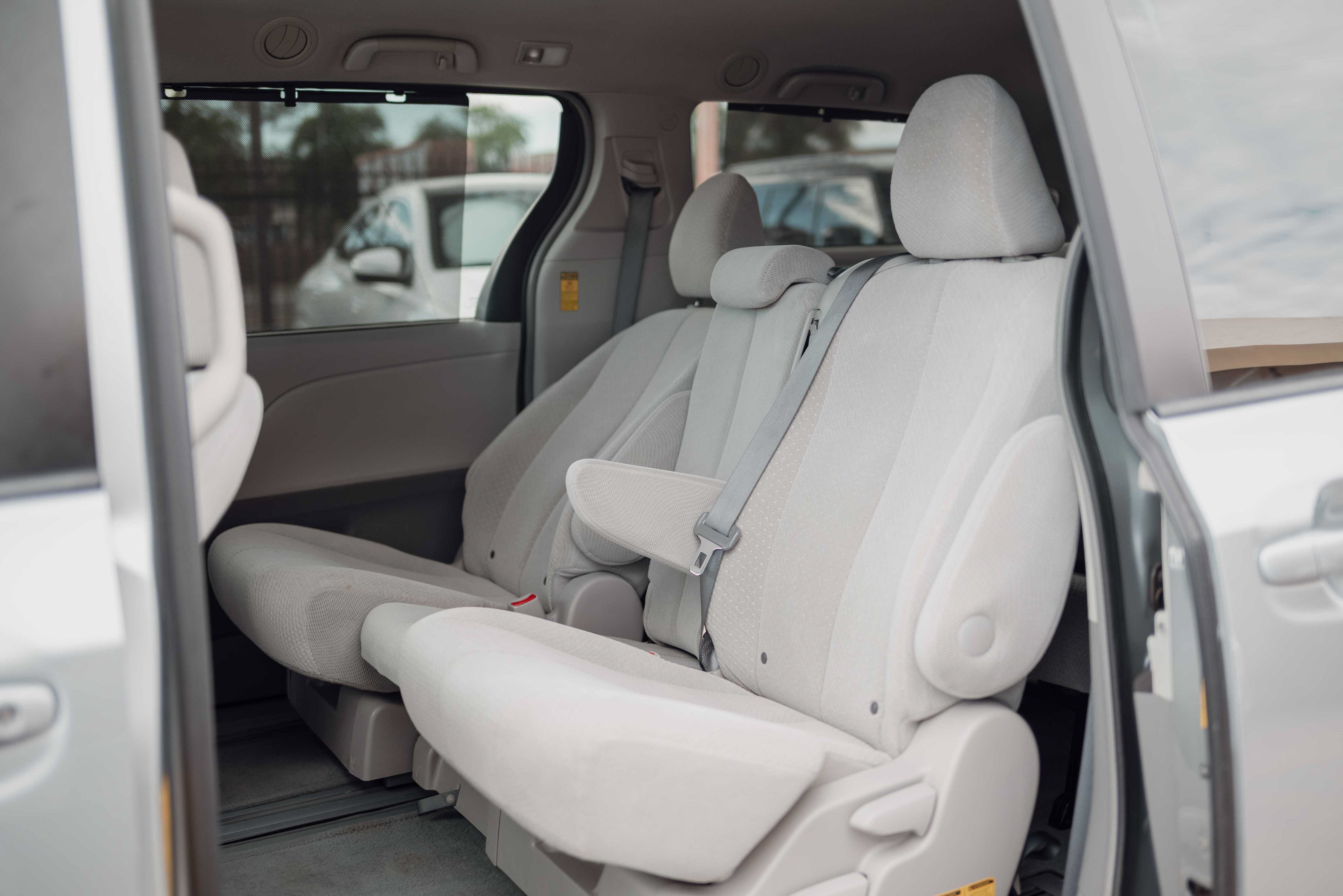 Used 2014 Toyota Sienna LE FWD image 9