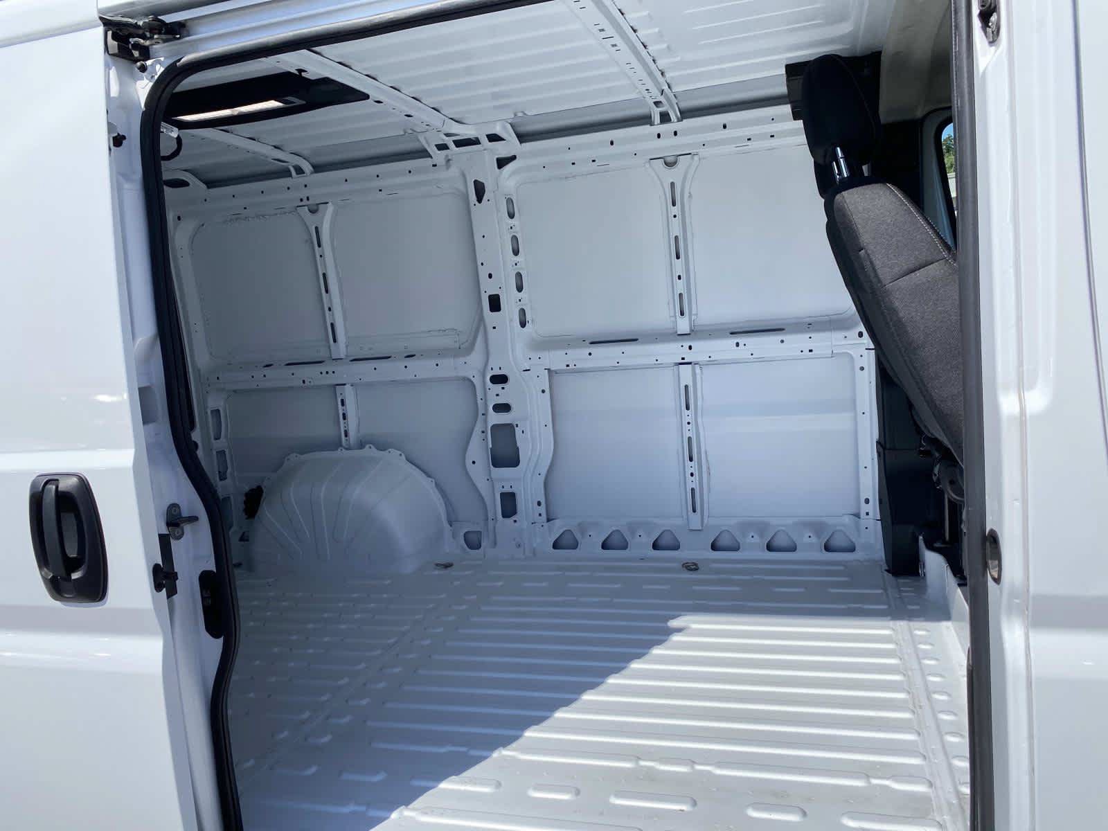 Used 2025 RAM ProMaster 1500 w/ Convenience Group FWD image 24