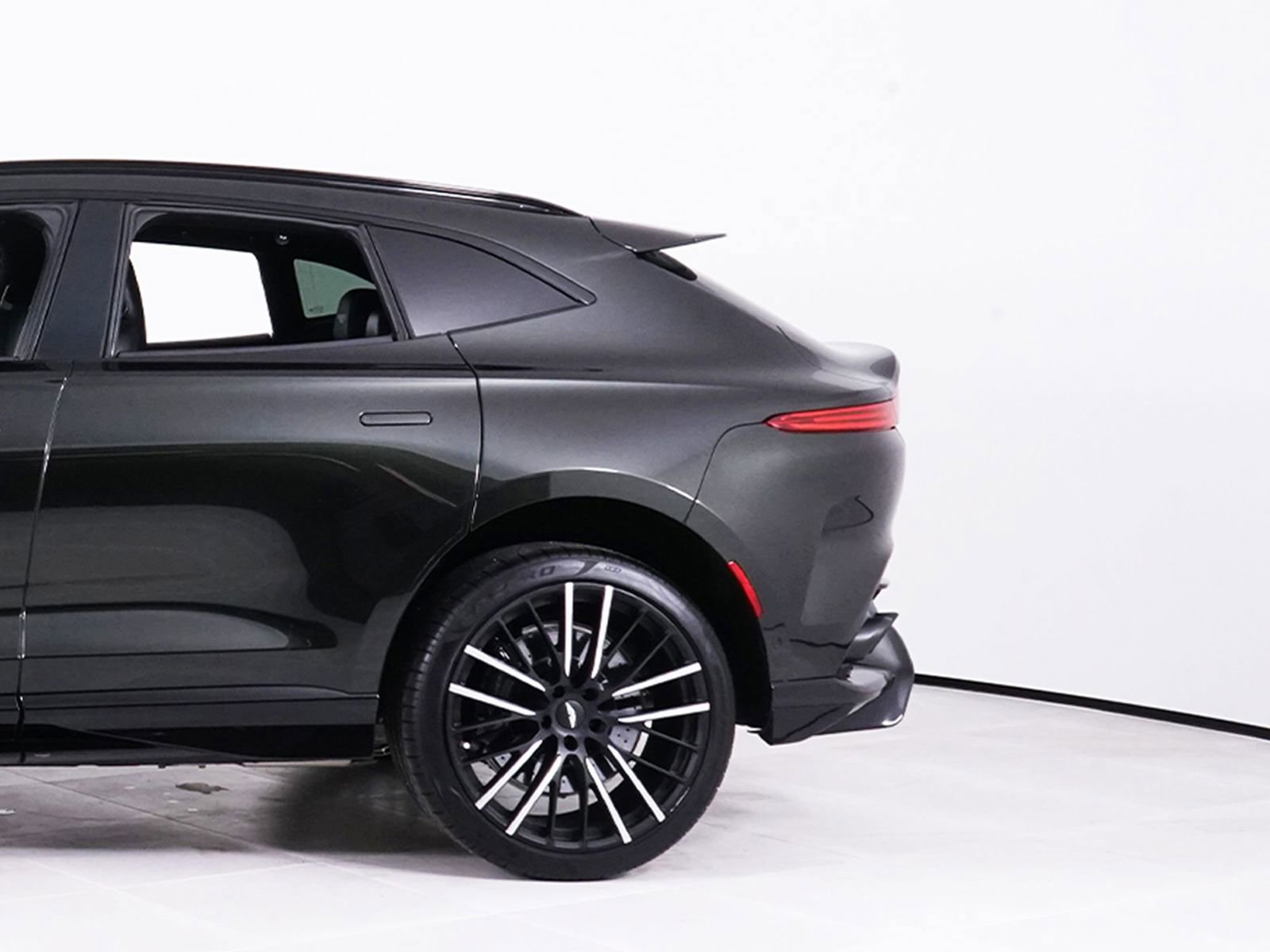 Used 2023 Aston Martin DBX 707 image 13
