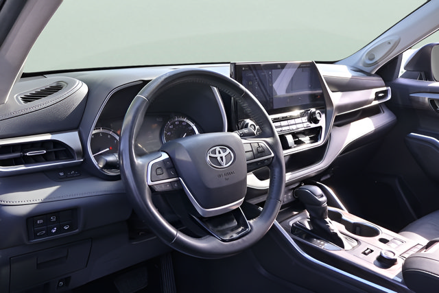 Used 2022 Toyota Highlander Limited AWD/4WD image 11