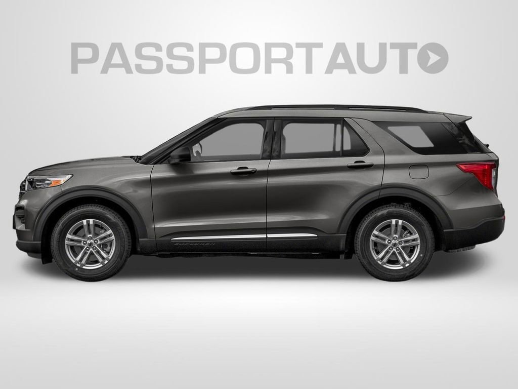 Used 2022 Ford Explorer XLT w/ Equipment Group 202A image 7