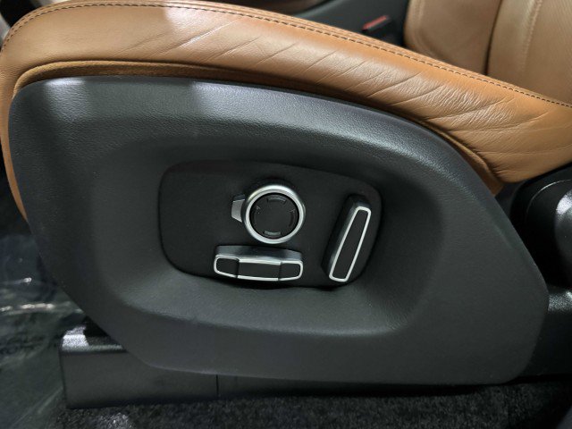 Used 2017 Land Rover Range Rover Autobiography image 26