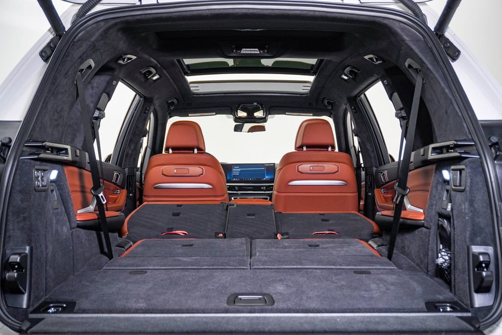 Used 2026 BMW X7 M60i w/ Executive Package image 27