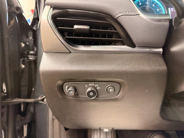 Used 2019 Chevrolet Traverse LT w/ LT Premium Package AWD/4WD image 18