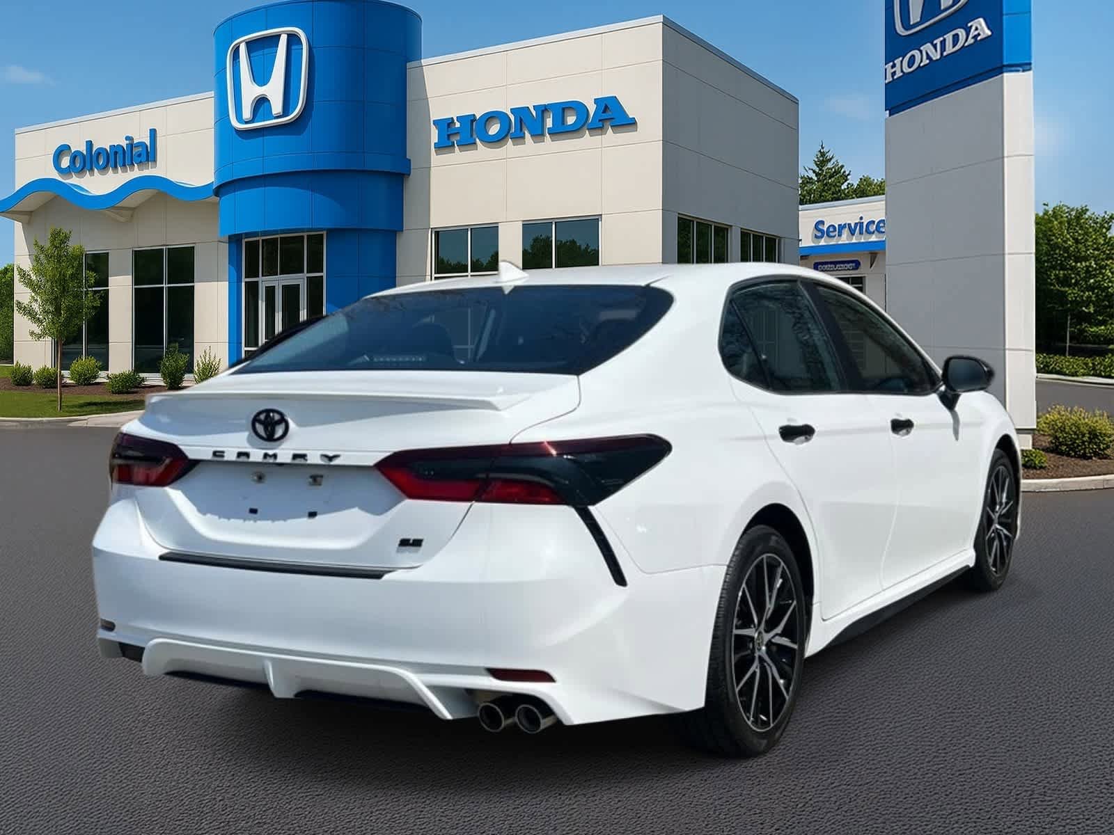 Used 2023 Toyota Camry SE w/ Cold Weather Package FWD image 6