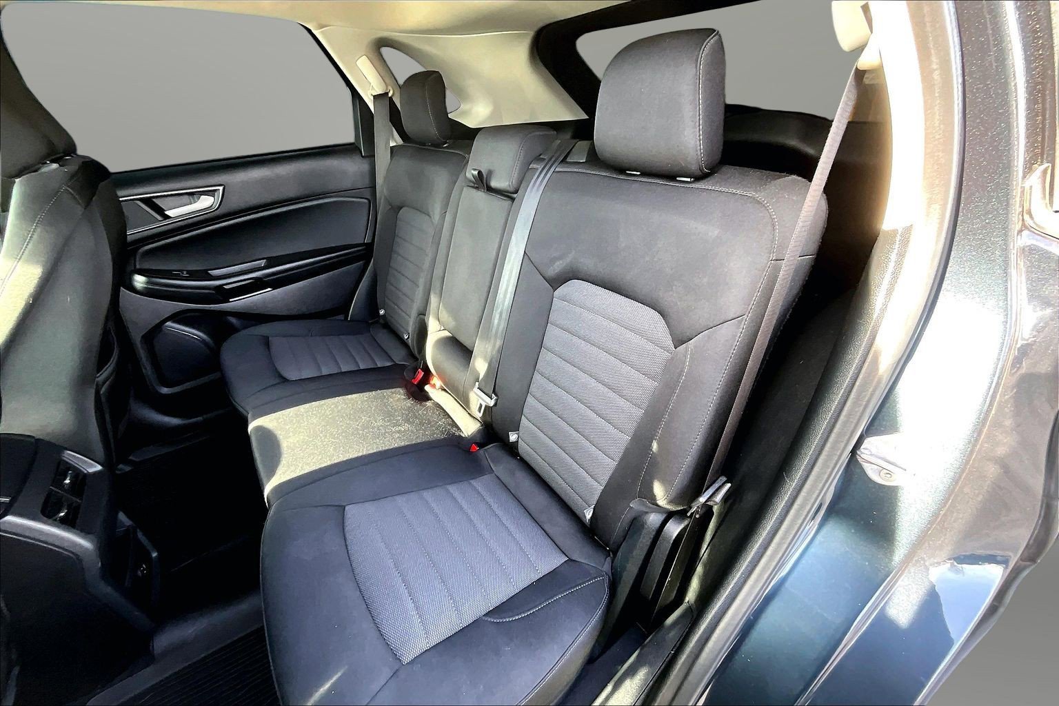 Used 2022 Ford Edge SE w/ Black Appearance Package image 18