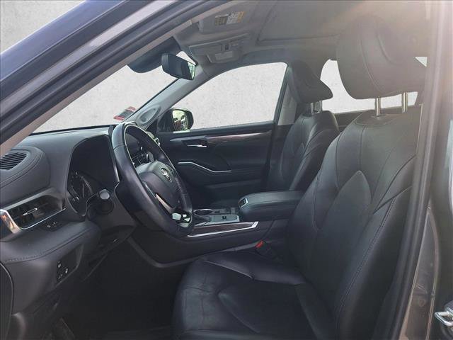 Used 2022 Toyota Highlander Limited image 10