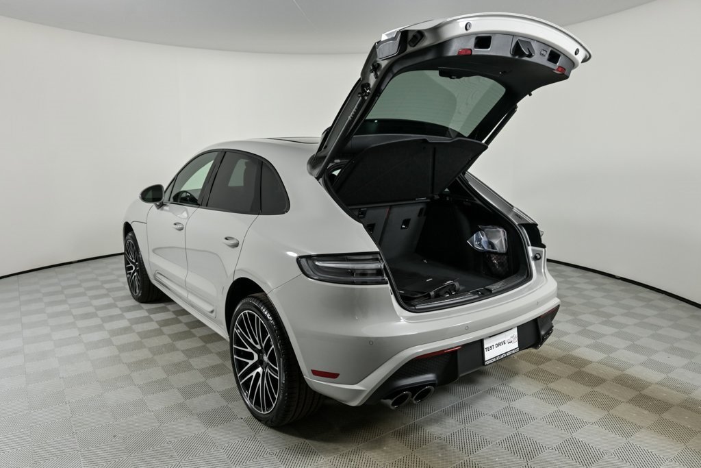 New 2026 Porsche Macan image 32