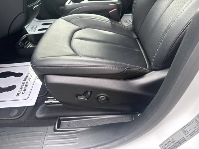 Used 2026 Chrysler Pacifica Select FWD image 7