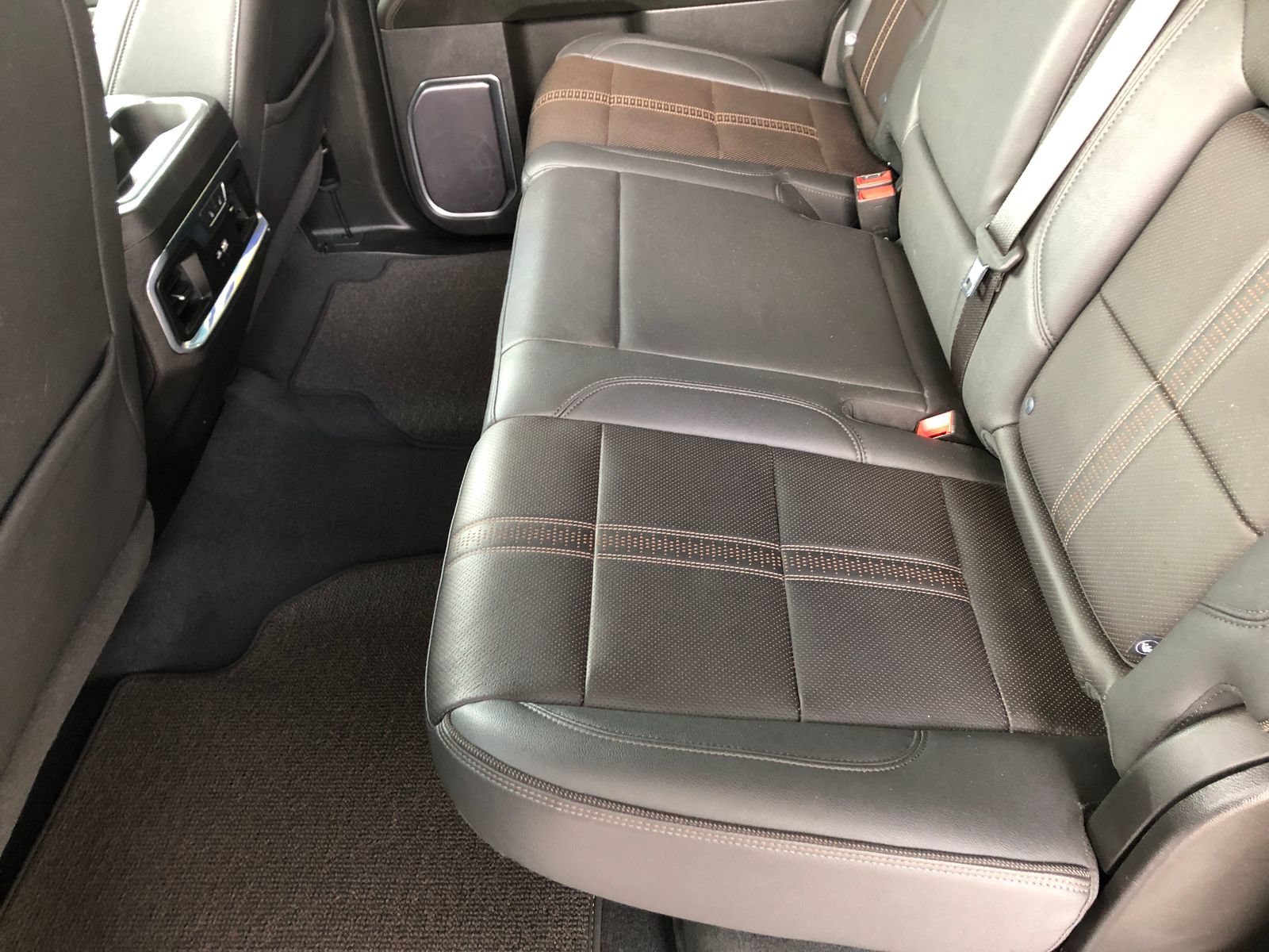 Used 2023 Chevrolet Silverado 1500 High Country w/ High Country Premium Package AWD/4WD image 10