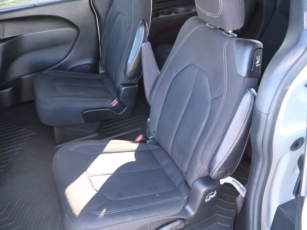 Used 2020 Chrysler Pacifica Touring w/ S Appearance Package image 12