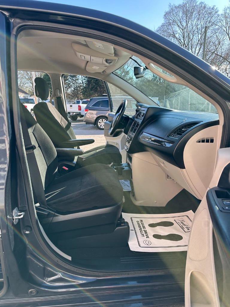 Used 2013 Dodge Grand Caravan SE image 29