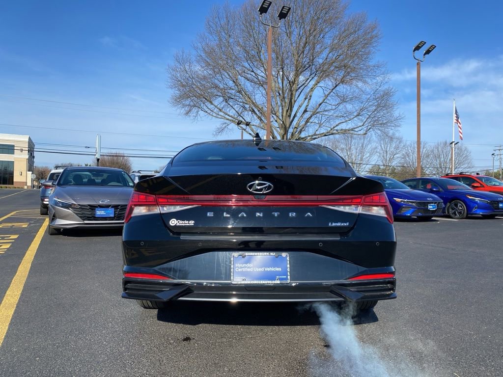 Certified 2023 Hyundai Elantra Limited w/ Winter Weather Package FWD image 5
