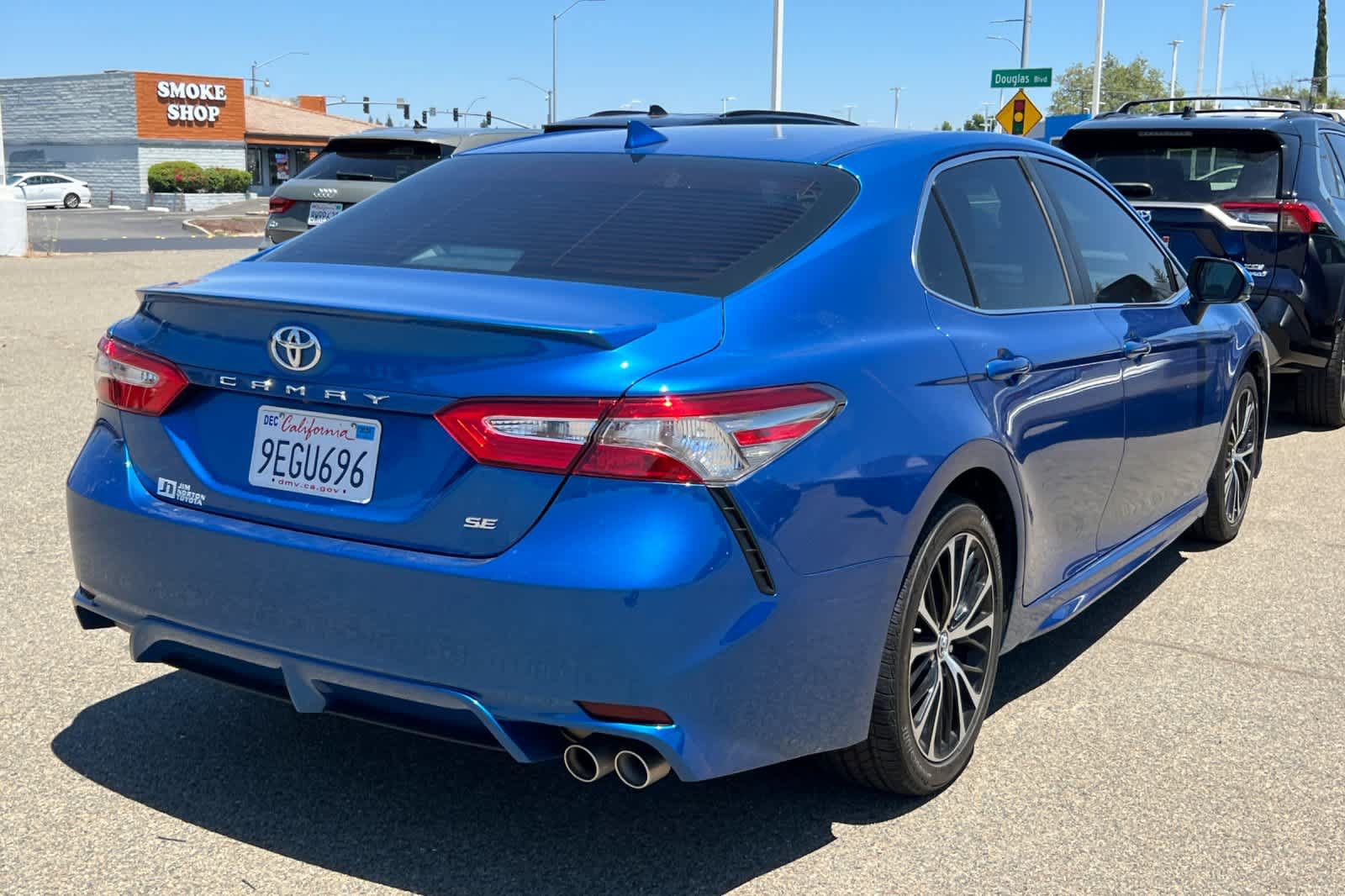 Used 2019 Toyota Camry SE w/ Convenience Package FWD image 4