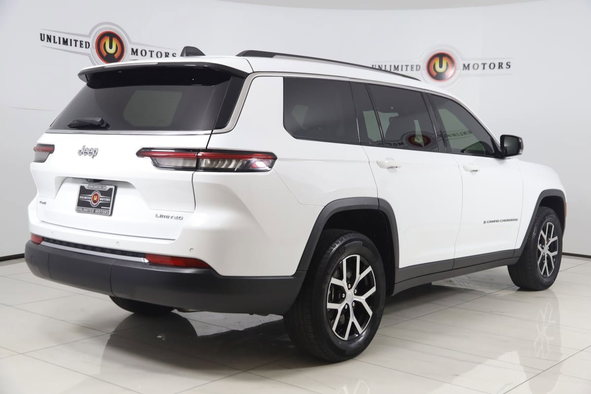 Used 2024 Jeep Grand Cherokee L Limited AWD/4WD image 3