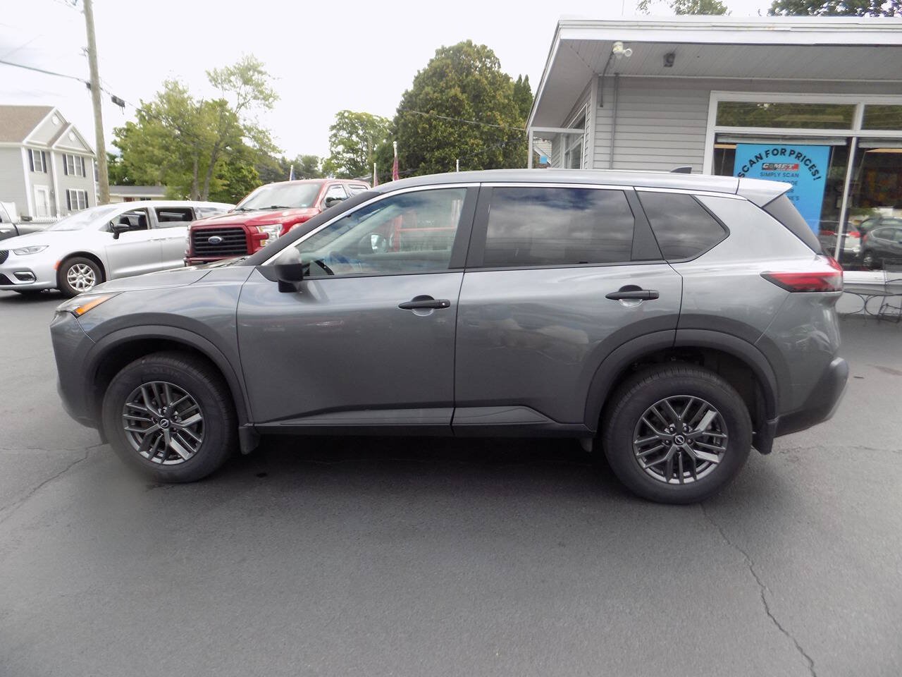 Used 2023 Nissan Rogue S AWD/4WD image 7
