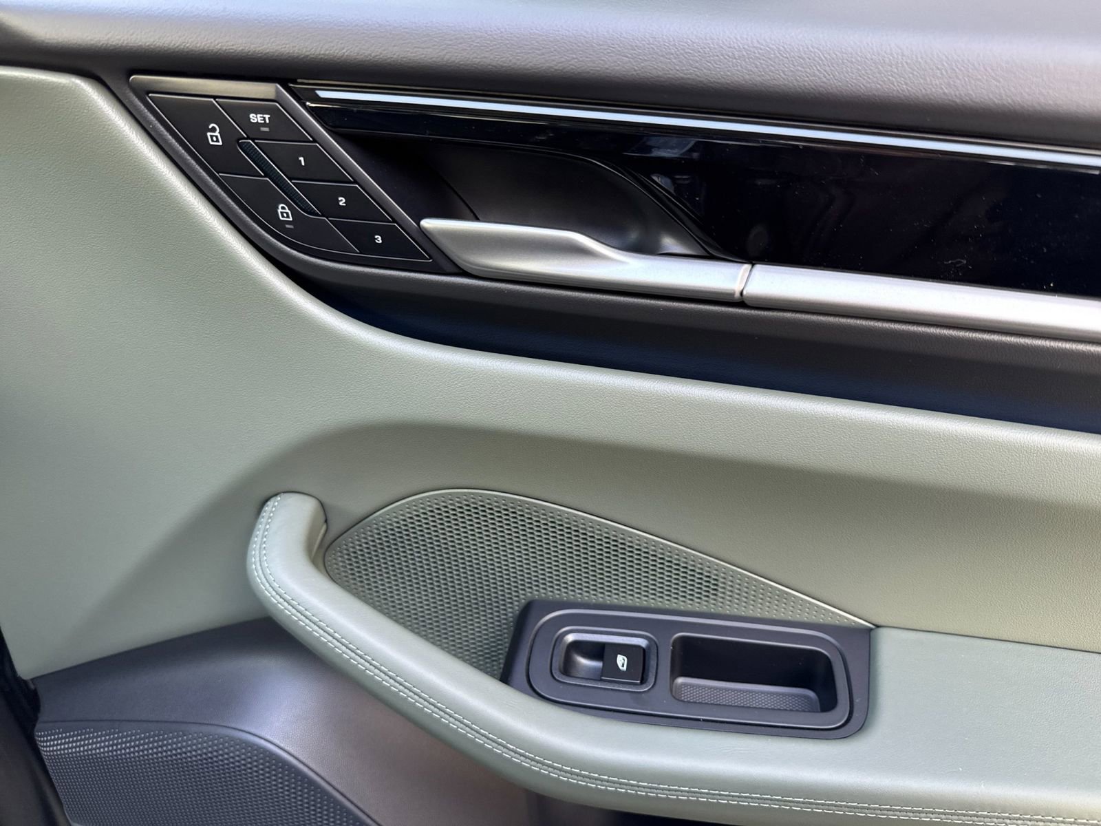 New 2025 Porsche Macan Electric image 20