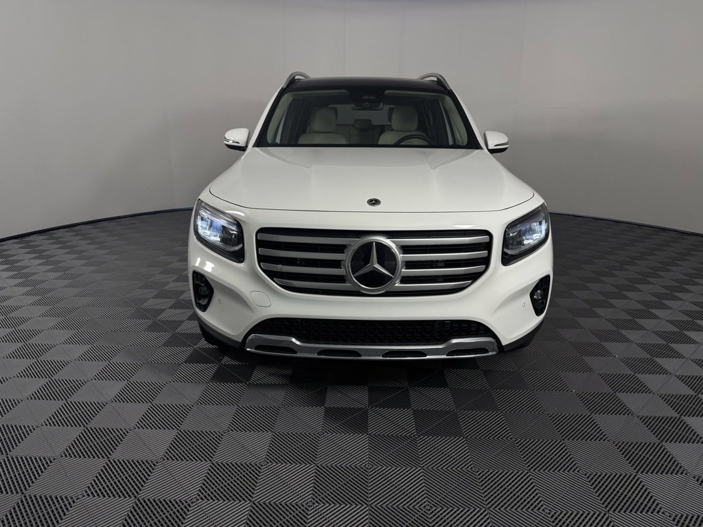 Used 2025 Mercedes-Benz GLB 250 4MATIC image 2
