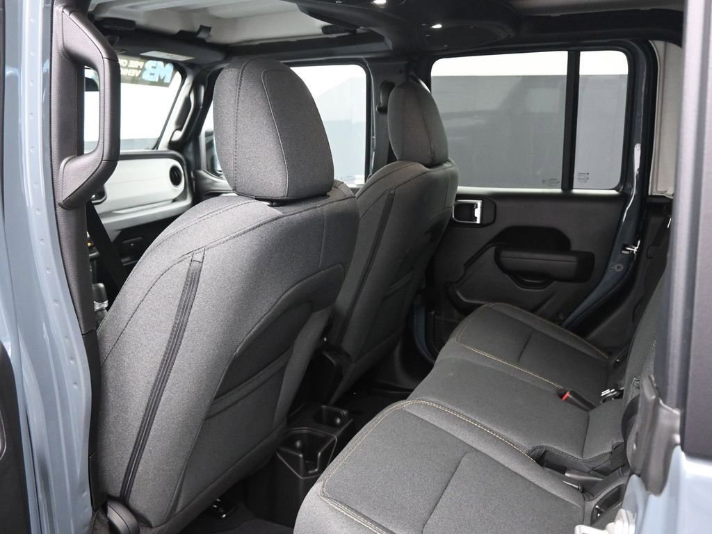 Used 2025 Jeep Gladiator Sport image 17