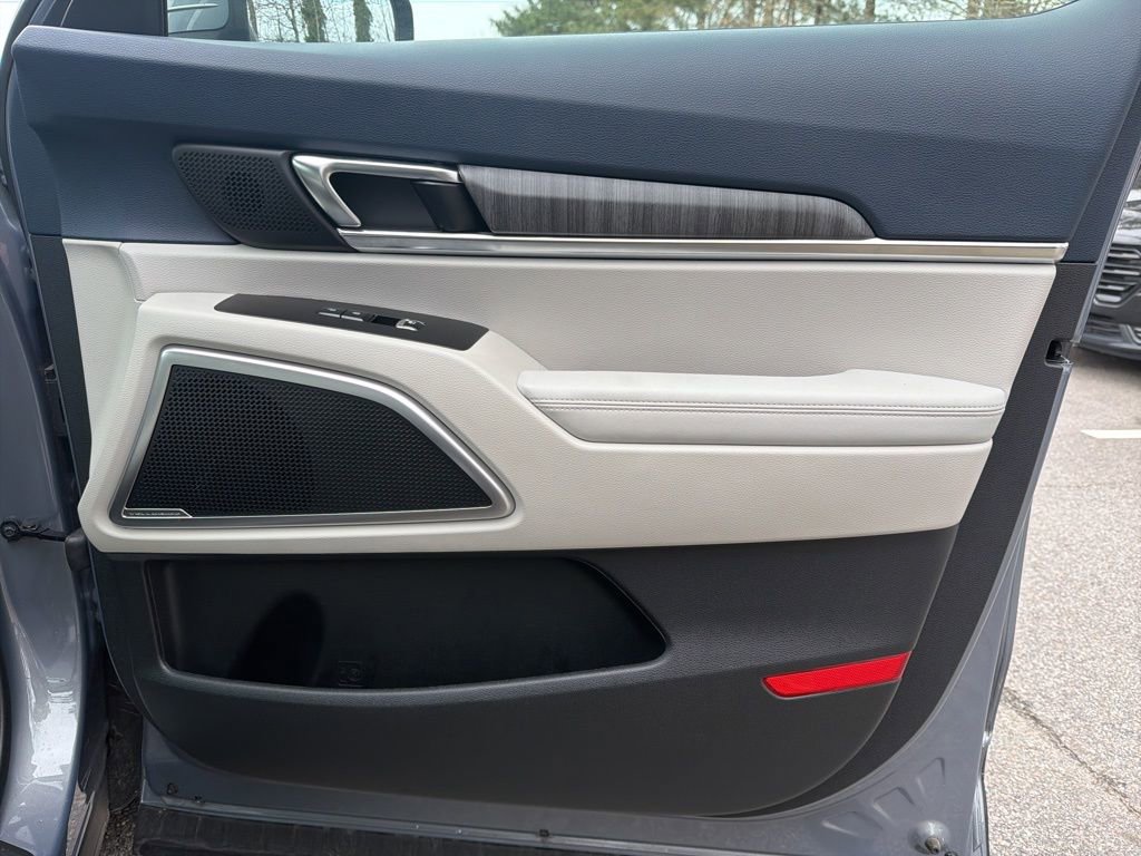 Used 2024 Kia Telluride EX w/ EX Captain's Chair Package image 33