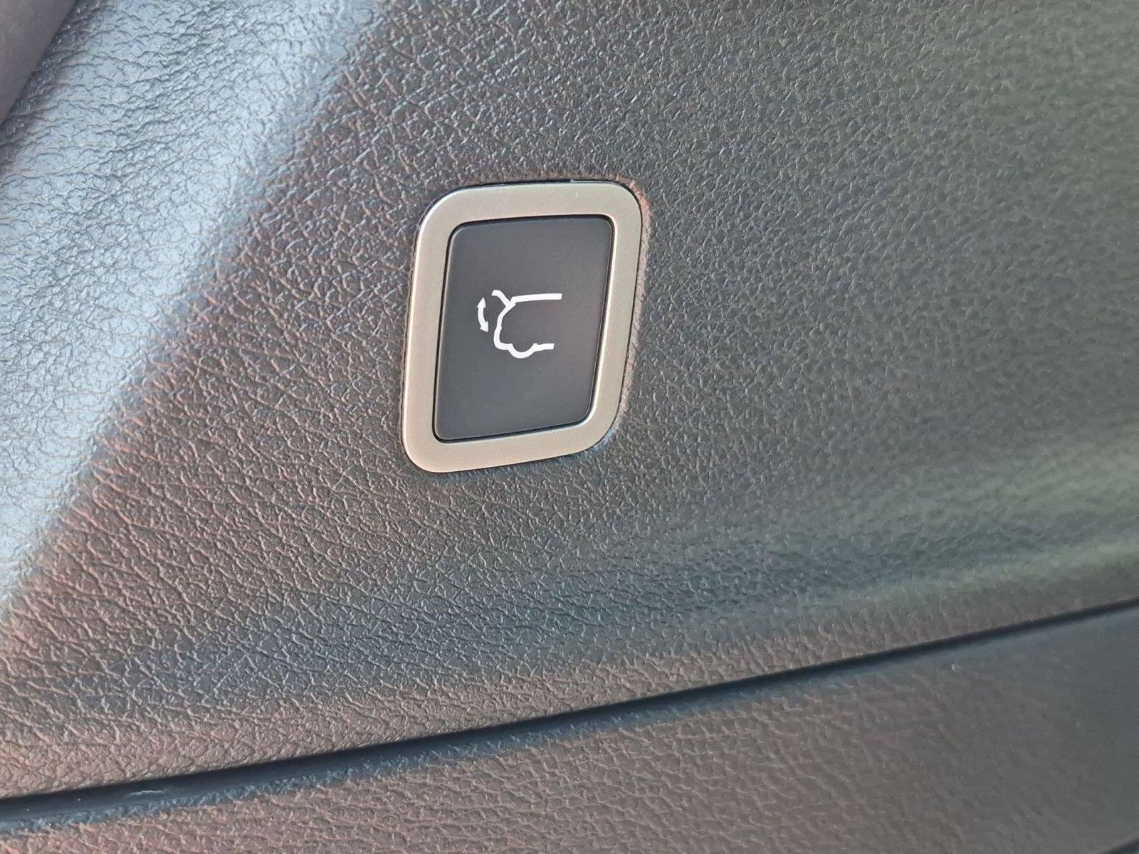 New 2026 Chrysler Voyager LX FWD image 16