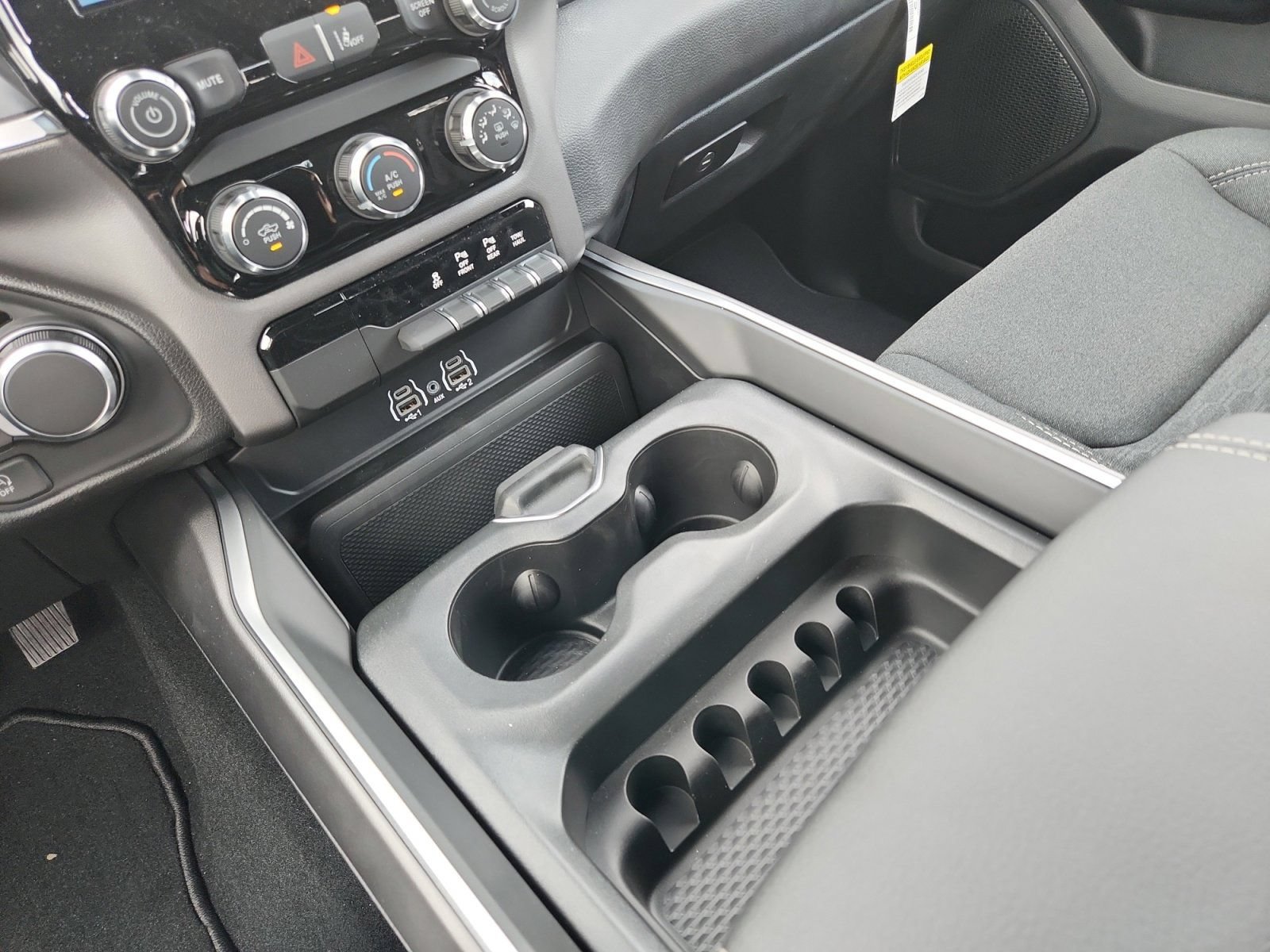 New 2026 RAM 1500 Express AWD/4WD image 21