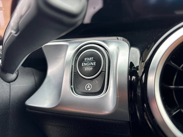 Used 2023 Mercedes-Benz GLB 250 4MATIC image 16