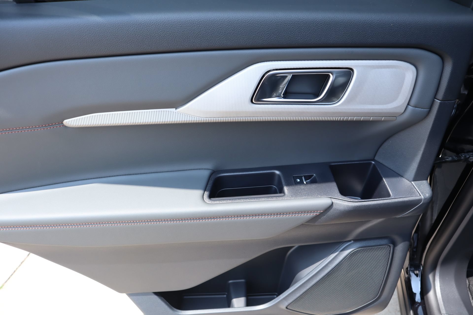 New 2026 Ford Explorer Active RWD image 16