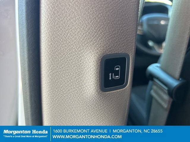 Used 2023 Chrysler Voyager LX FWD image 25