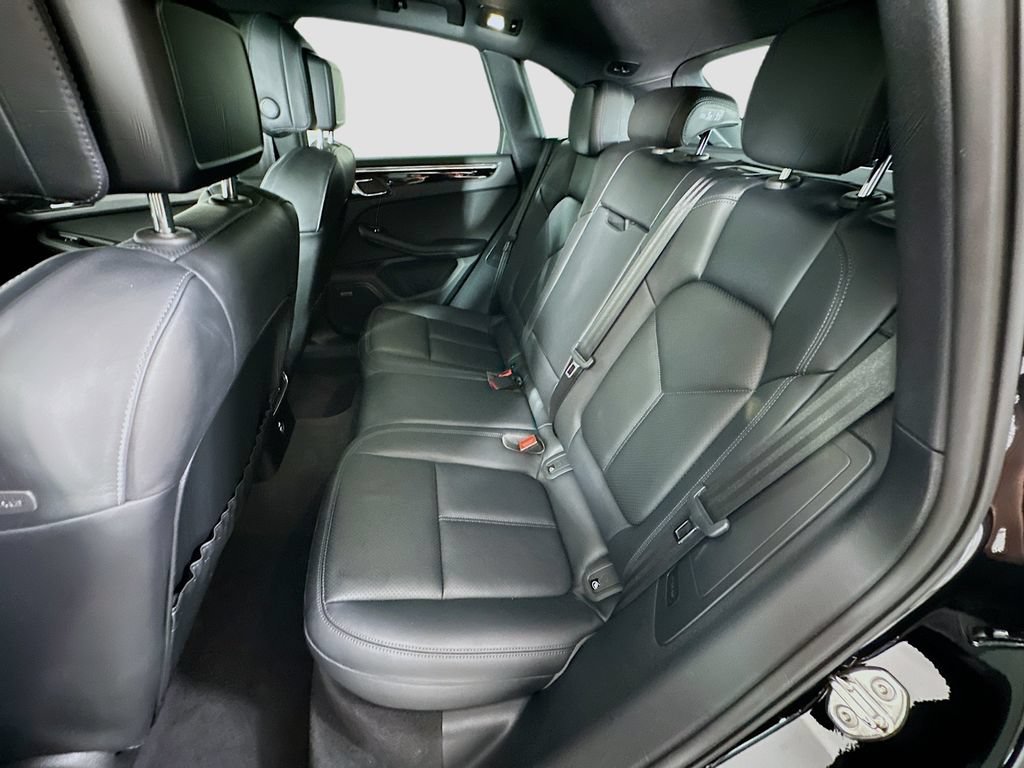 Certified 2025 Porsche Macan S AWD/4WD image 24