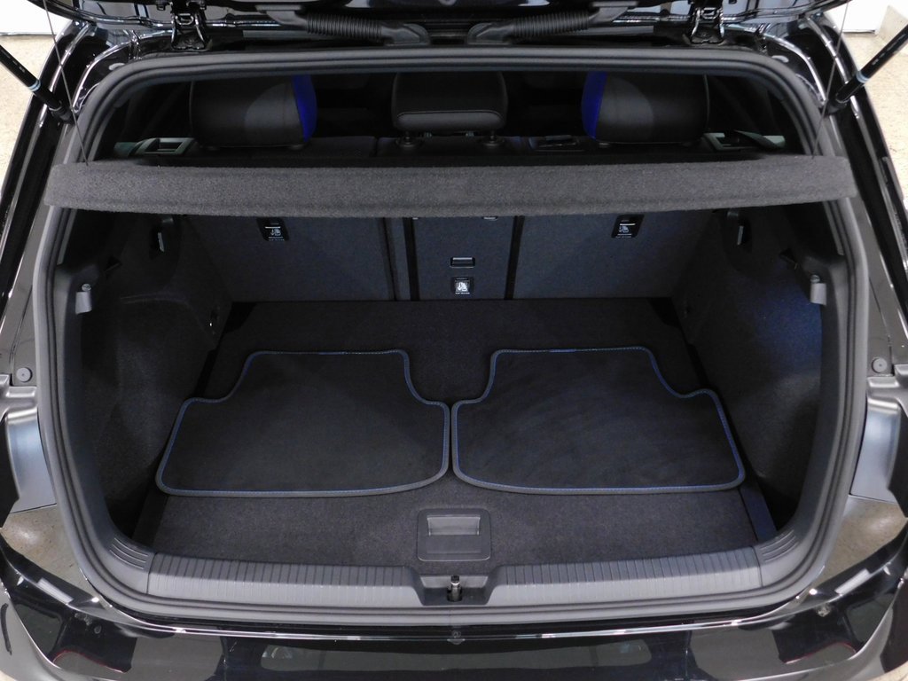 Used 2025 Volkswagen Golf image 92