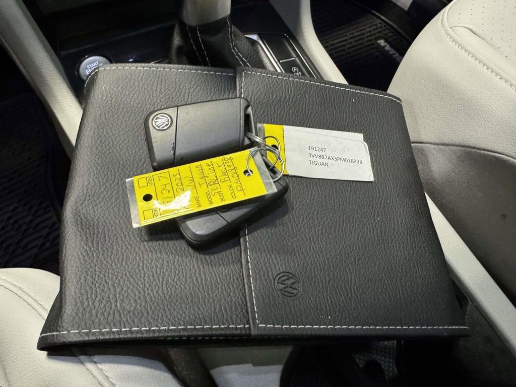 Used 2023 Volkswagen Tiguan SE R-Line image 35