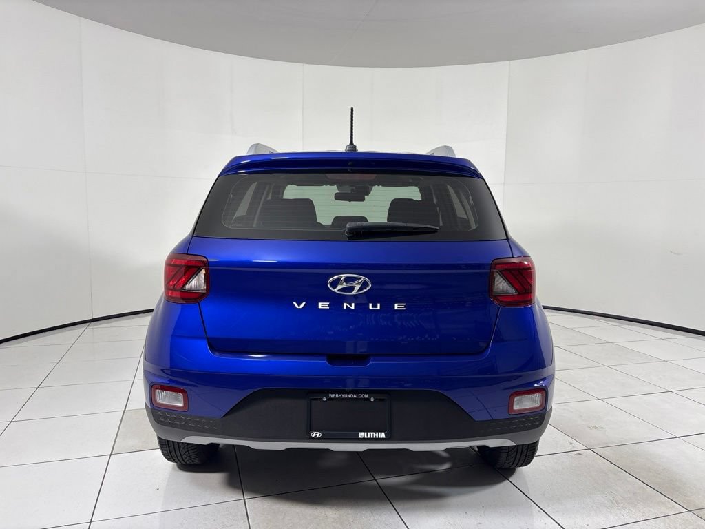 Used 2024 Hyundai Venue SEL FWD image 4