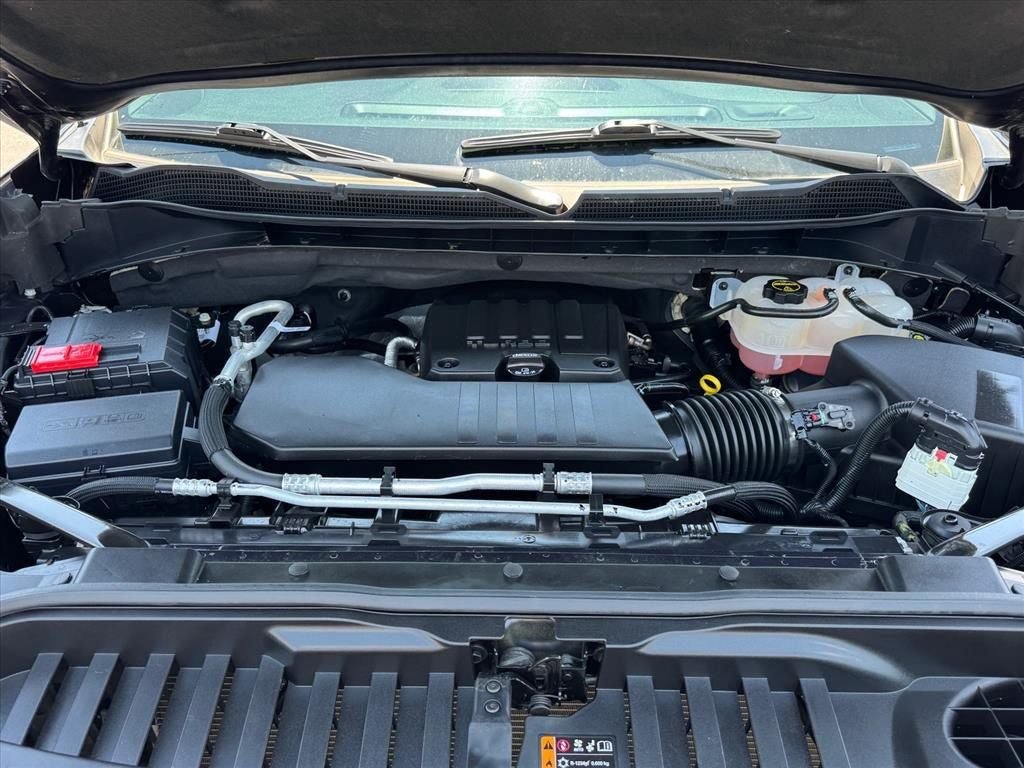 Used 2024 Chevrolet Silverado 1500 Custom Trail Boss w/ Turbomax Blackout Package AWD/4WD image 18