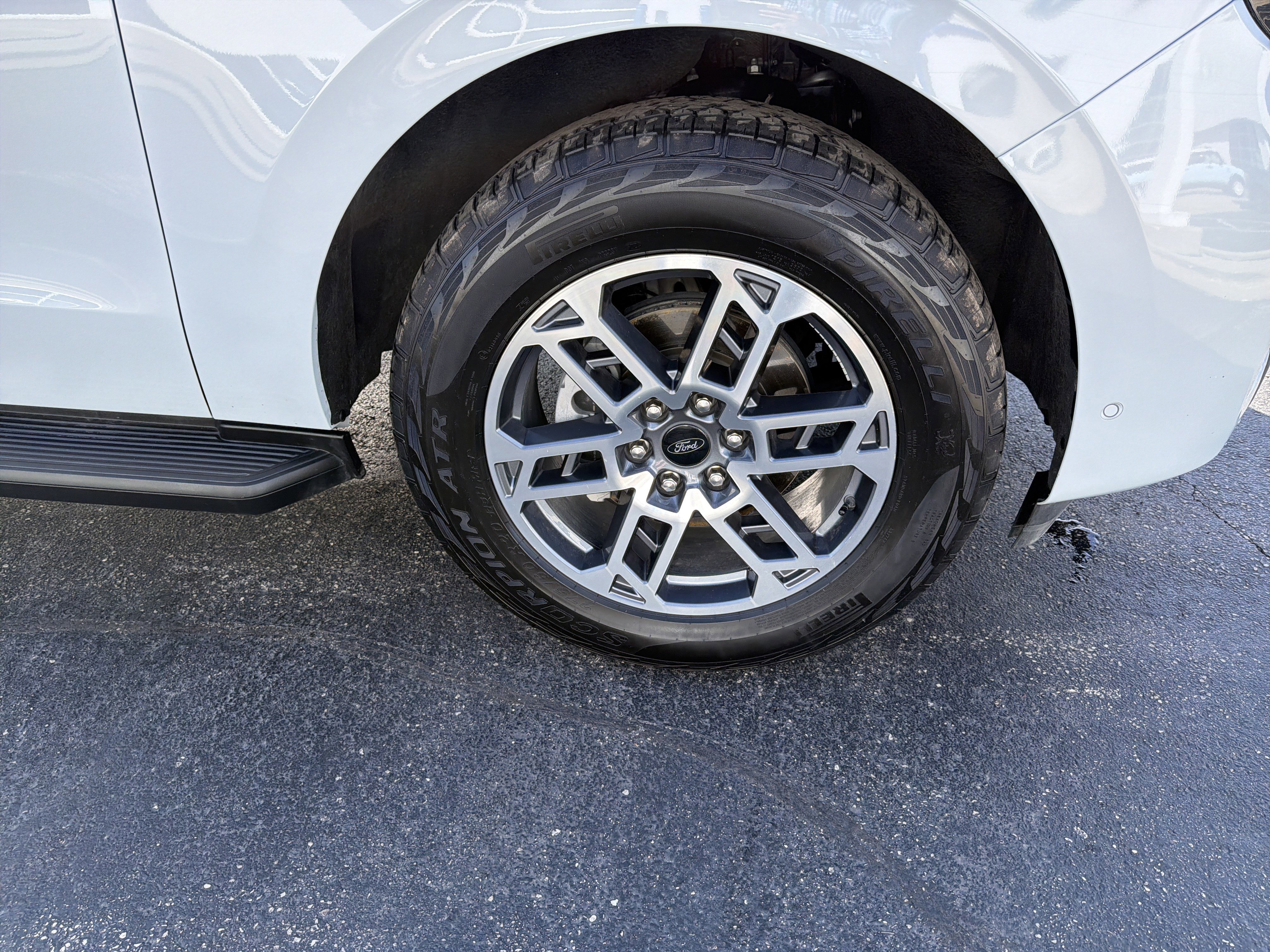 Certified 2025 Ford Expedition Active AWD/4WD image 5